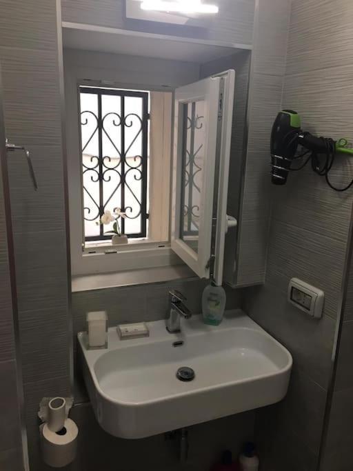 Beautiful Apartment Next To Piazza Di Spagna โรม ภายนอก รูปภาพ